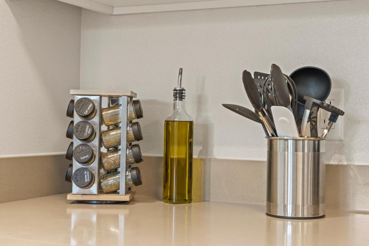 Apartament Luxury Retreat - King Beds, Hot Tub, & Pool - Family & Remote Work Friendly Reno Zewnętrze zdjęcie