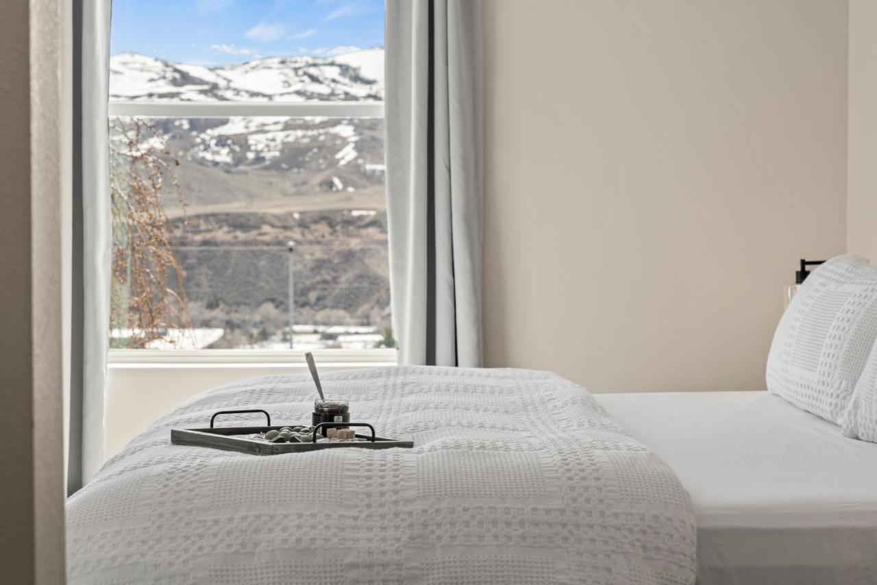Apartament Luxury Retreat - King Beds, Hot Tub, & Pool - Family & Remote Work Friendly Reno Zewnętrze zdjęcie